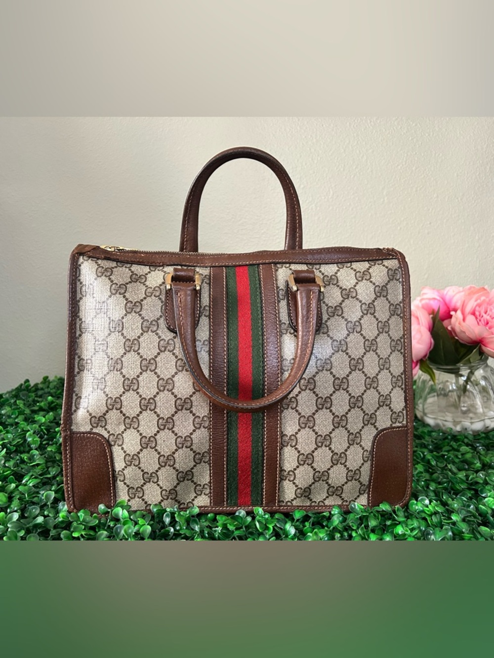 Vintage Gucci GG Supreme MonogramBeige and Brown- Main zipper has been replaced - Picture 4 of 11